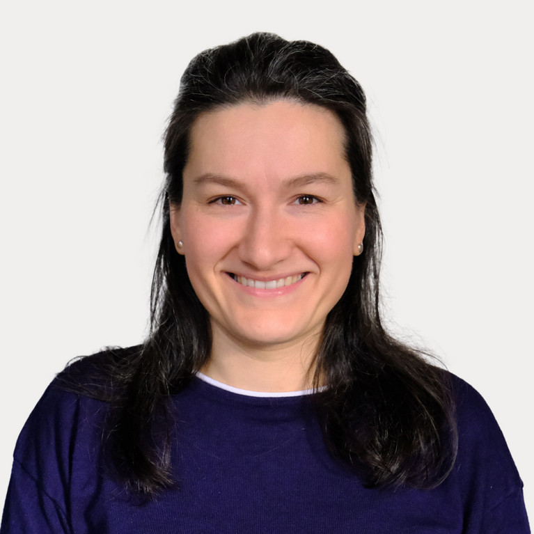 Foto: privat Portrait von Rebecca Bellmann, die in die Kamera lächelt.