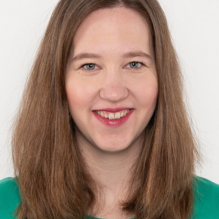 Foto: privat Portrait von Christina Woike, die in die Kamera lächelt.